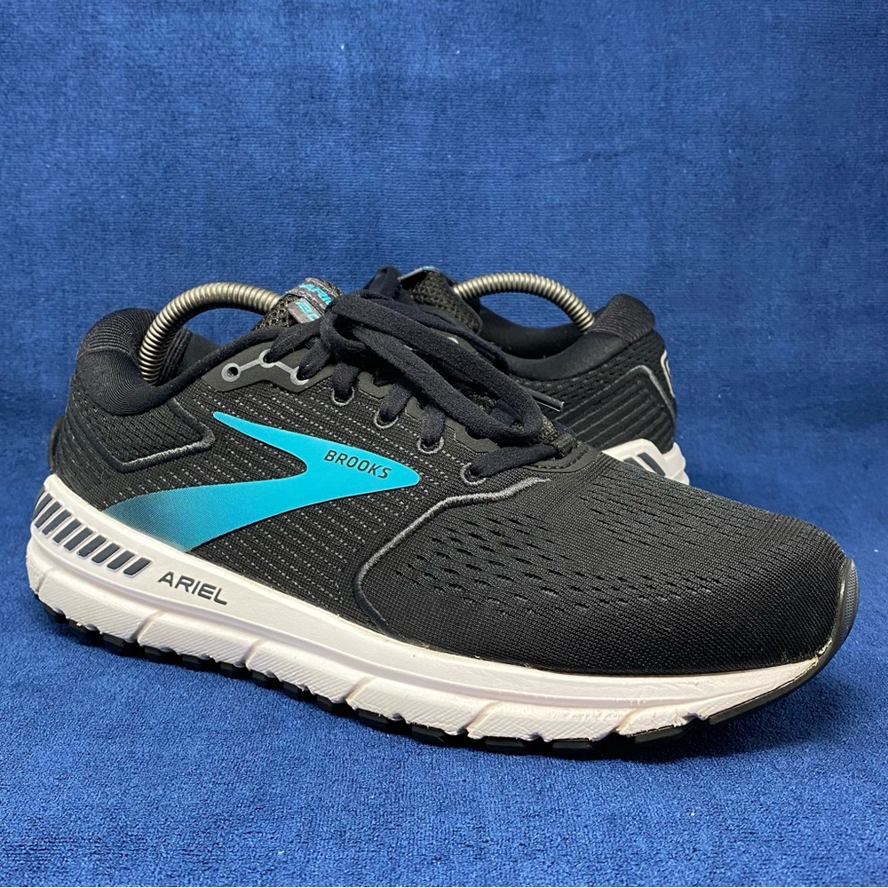 Brooks Ariel 20 women’s athletic running shoes size 10.5B pre owned